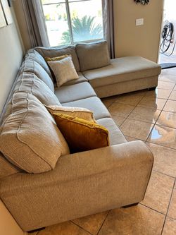 DELIVERY AVAILABLE 🚛! Beautiful beige sectional couch from Ashley furniture