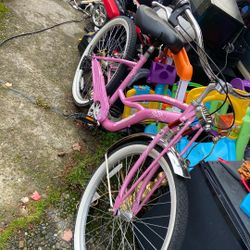 Swinn Bicycle Price 90$. Pick Up.  E.  72. and Grand View. E.  Tacoma 