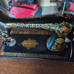 Old Antique Sewing Machine 
