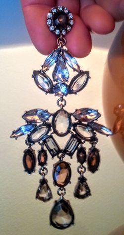 Gemstine earrings. New.