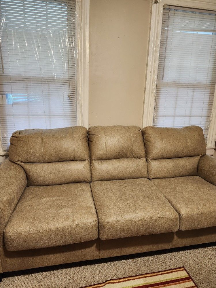 Ashley Couch Less Than A Year  Excellent Condition 