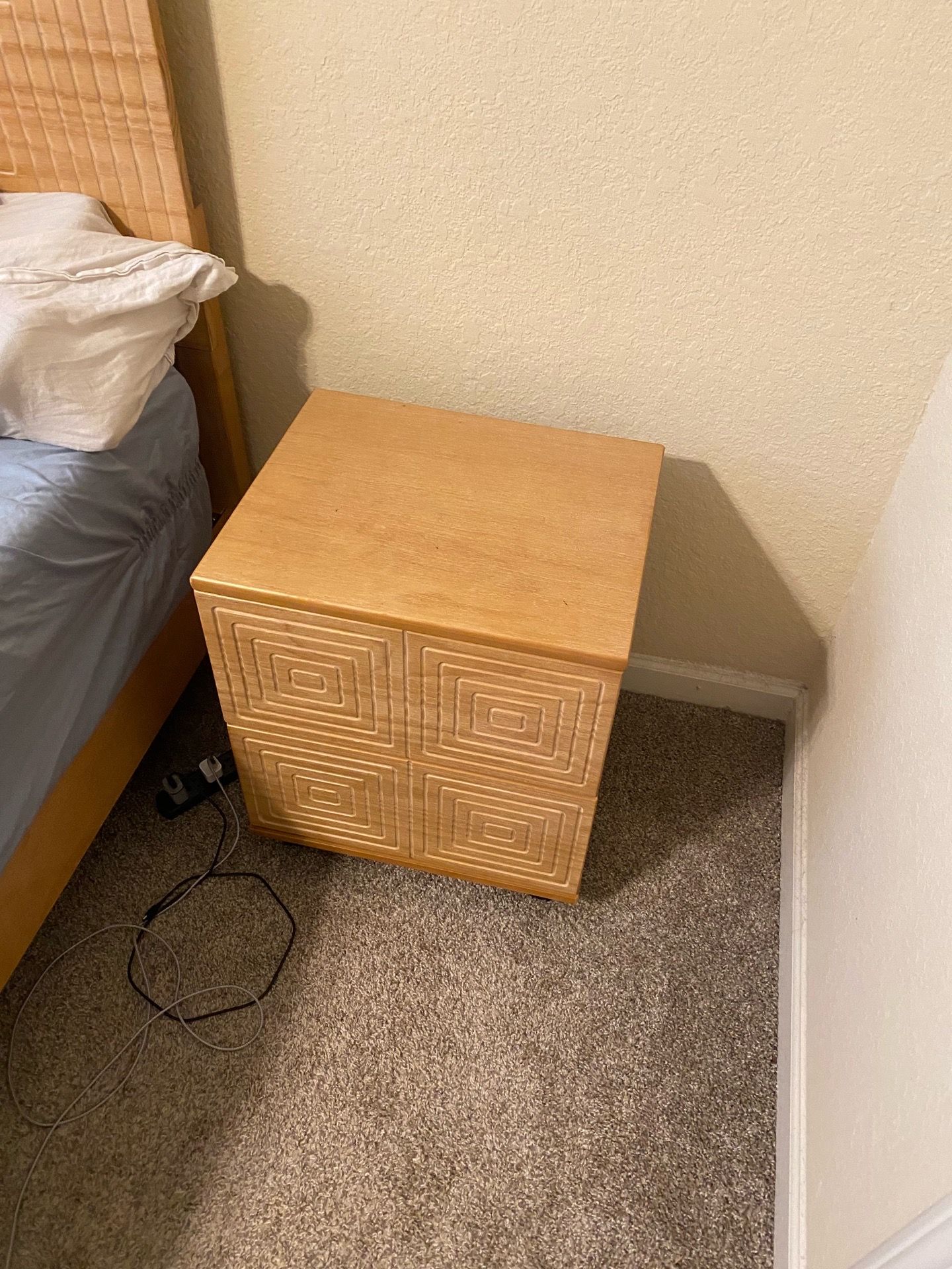 Night stands (2 available)