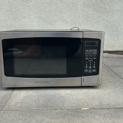 Insignia Large Microwave 