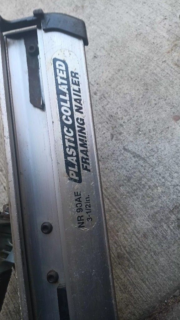 Hitachi Plástico Collated Nr 90AE 3 1/2 Framing Nailer