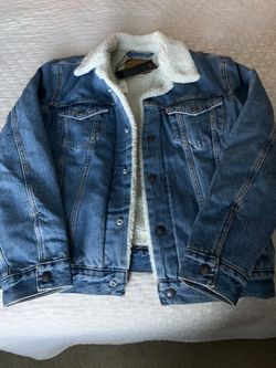 Levi’s Sherpa Trucker Jacket MEDIUM