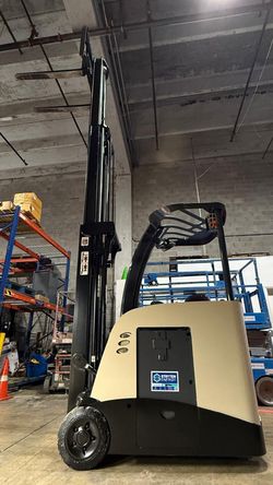 2014 RC5500 Crown Electric Forklift w/  Battery