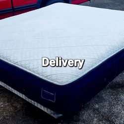 King Mattress Stearns And Foster Excellent Condition 