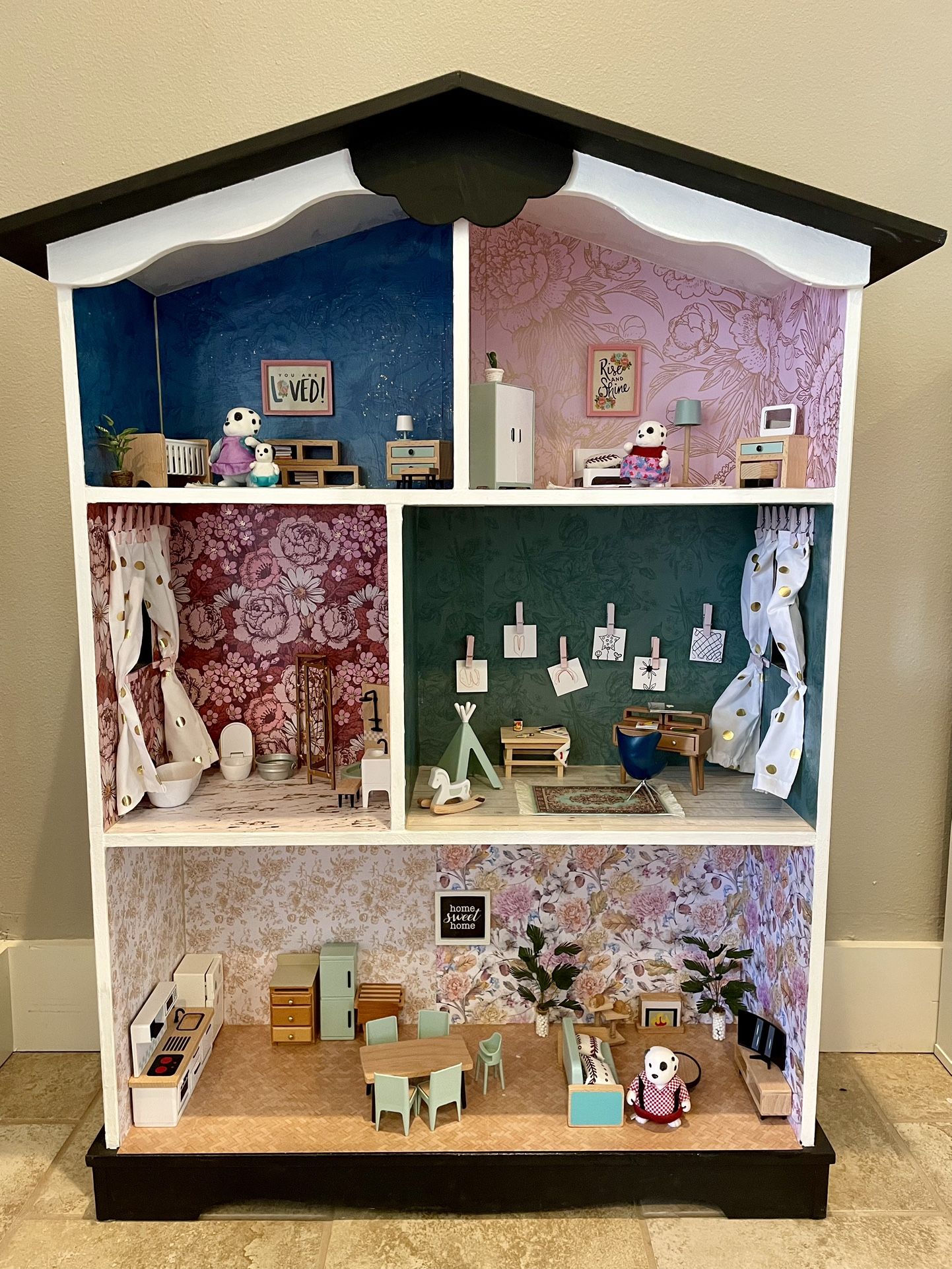 Custom Dollhouse And Furniture 