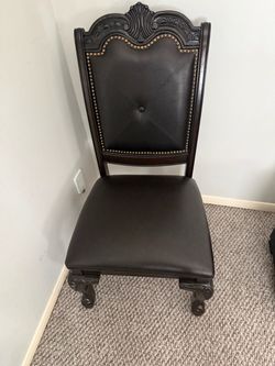 4 chairs 🪑