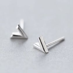 925 stamped sterling, women small V EARRINGS