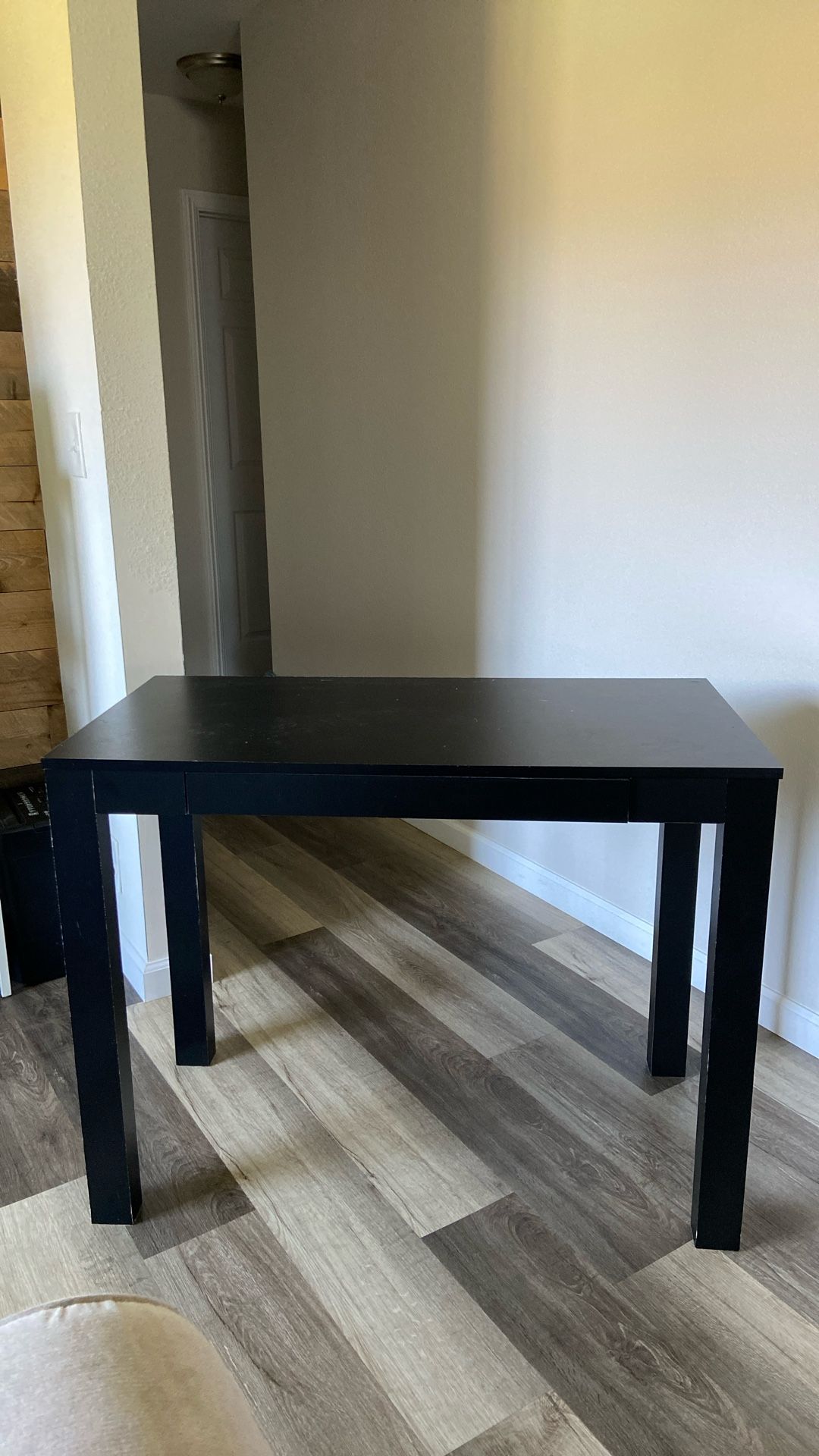 Black Desk