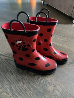 9/10 lady bug rain boots