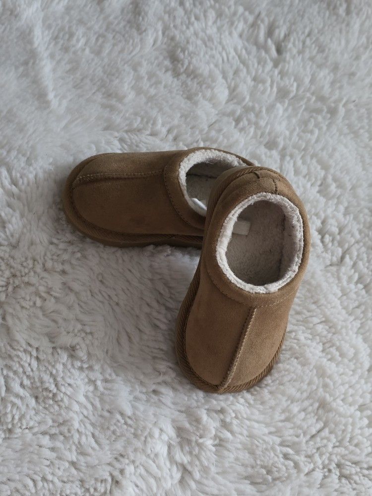 warm shoes like uggs size 6