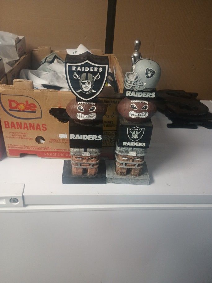 Raiders Statue
