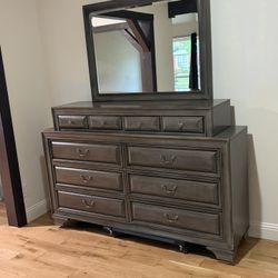 Vanity Dresser 