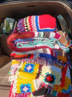 Tons Of Crochet Blankets THROW ME AN OFFER NOT FREE! NEGOTIABLE 
