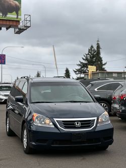 Honda Odyssey Minivan – Blue
