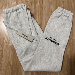 Essential sweats/ Light oatmeal (cuffed)