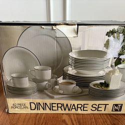 42 Piece Porcelain Dinnerware Set