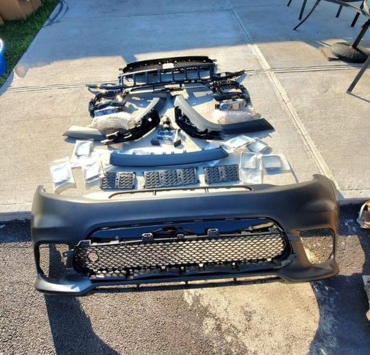 Jeep Grand Cherokee SRT Trackhawk Style Conversion Body Kit Bumper Foglights 2011-20