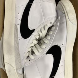 Women’s Size 6.5 Nike Blazers Mid ‘77