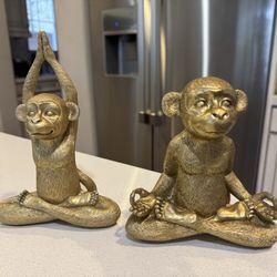 2 Gold Monkey Statues Decor Set Zen Monkey Figurines Cute Yoga Sculpture Spiritual for Bookshelf Living Room Desk Table Home Office Shelves Statues De