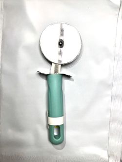 Roller wheel pizza cutter slicer kitchen utensil