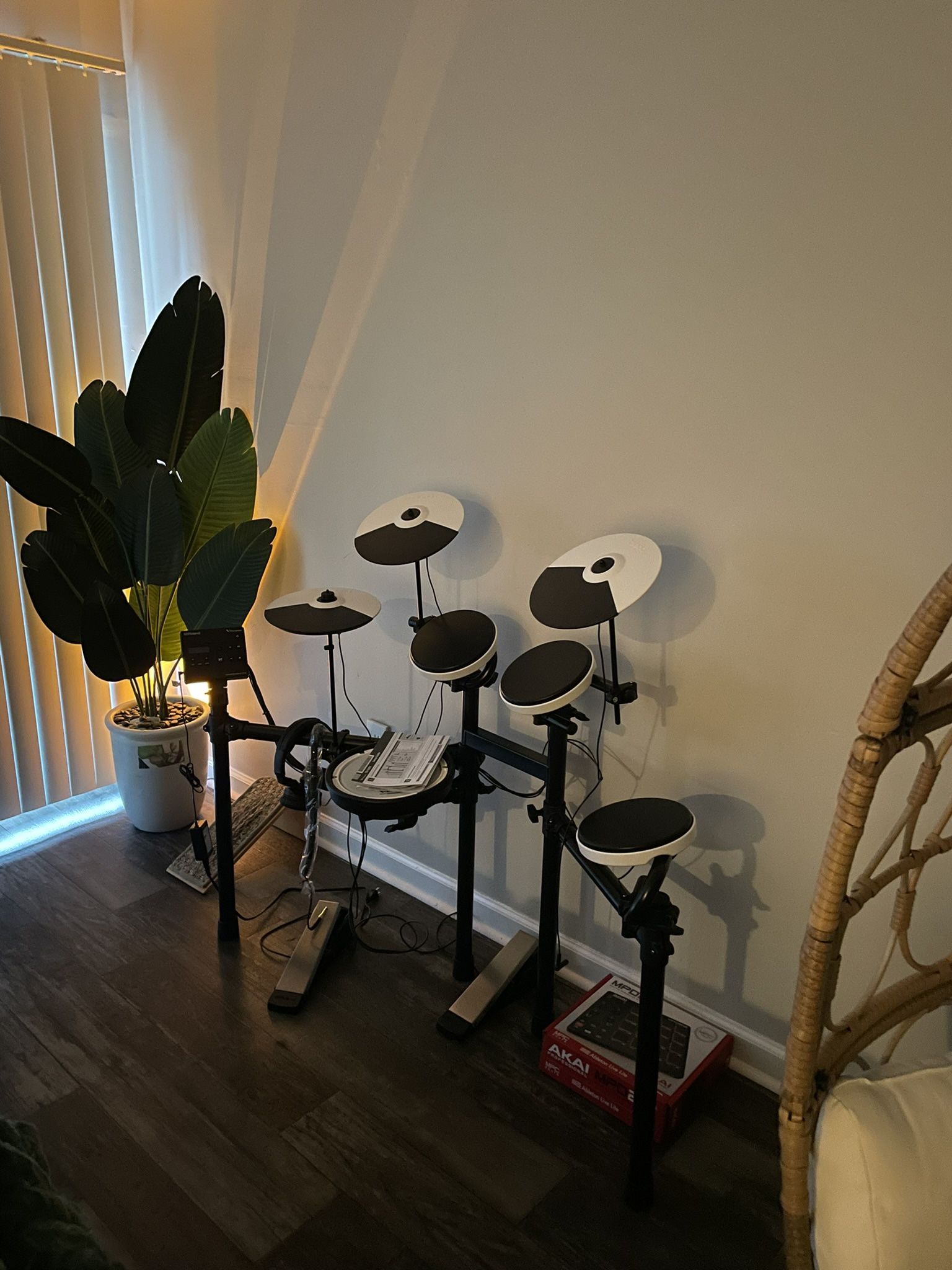 Roland TD-02KV V-Drums Electronic Drum Kit (New)