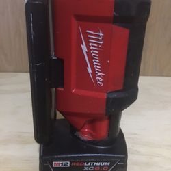 Milwaukee Flood Light With Battery 