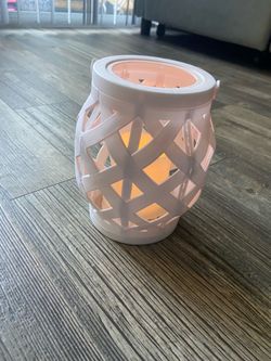 Plastic light up candle basket w/ batteries