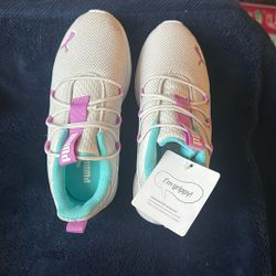 - For Sale -PUMA Girls Tennis Shoes