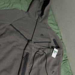 Nike Tech Suit Read Below