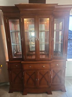 Light up  cabinet set