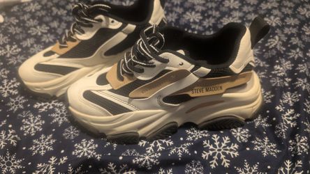 Tennis Shoes