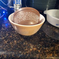 2 Vintage Pyrex Nest Bowls
