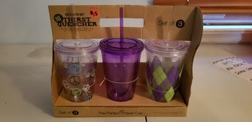 Set of 3 Plastic Lidded Cups w/Straws