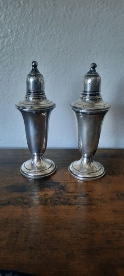 718 vintage pair of urn-shaped sterling silver salt and pepper