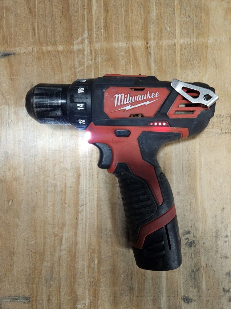 Milwaukee Drill/driver M12 with battery