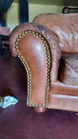 Australian leather sofa Paid over 3000 normal wear and tear moving must sell 125