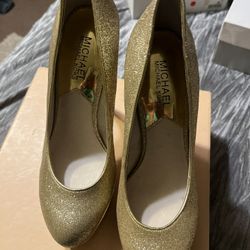 MK Gold Pumps 7 1/2