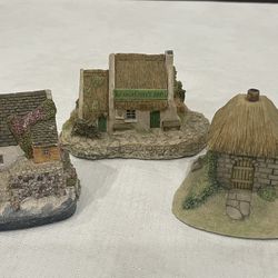 Collection of three Irish miniature houses. 1 Fraser & 2 Heritage Collection