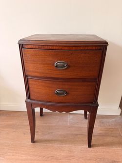 Vintage Mahogany 2-Drawer Nightstand