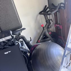Peloton - Barely Used 
