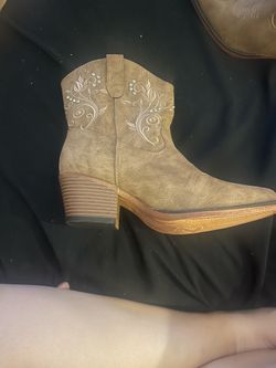 Women cowgirl boots