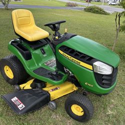 John Deere E140 Riding Lawnmower 