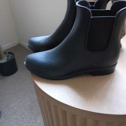 Black Short Boots Size 7