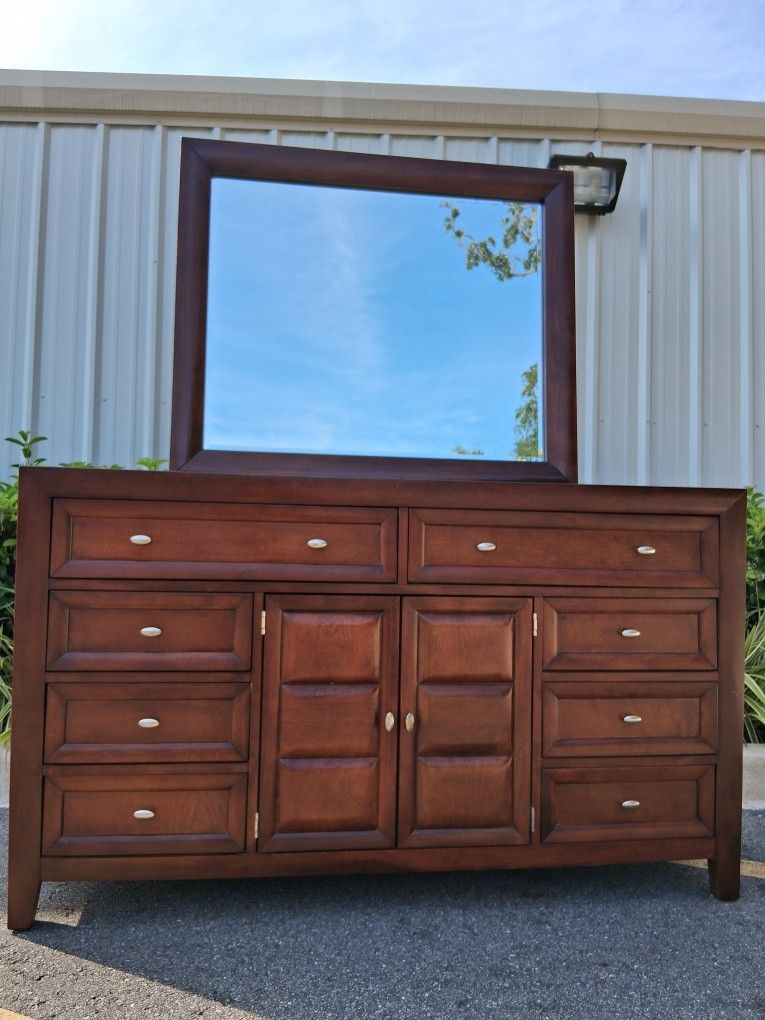 FREE Delivery! 8 Drawer Dresser & Mirror