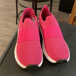 Women’s 8.5 athletic shoes Pink