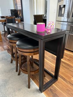Breakfast Nook / Table 2 tall Barstools