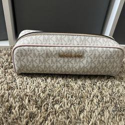Michael Kors Pouch 
